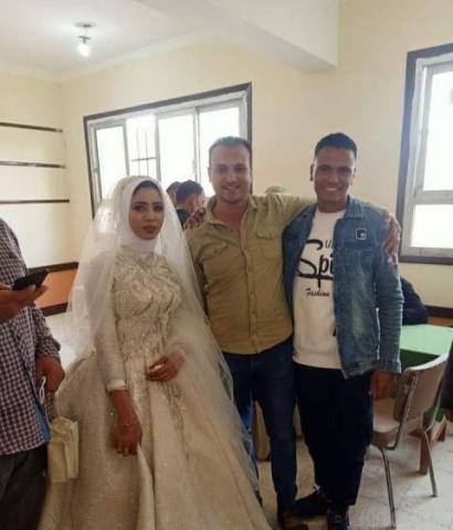 العروسان في لجنة التصويت
