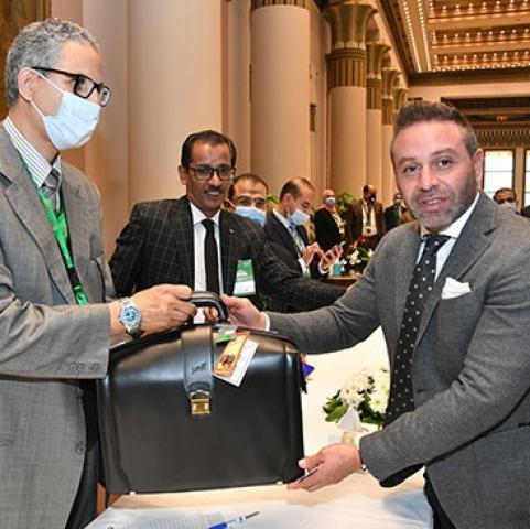 حازم إمام