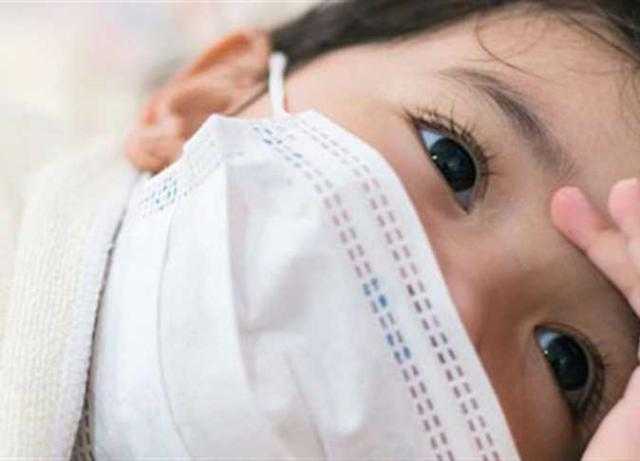 هاني الناظر يحذر من تقبيل الأطفال: ينقل مليون مرض