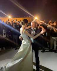 نجيب ساويرس يحتفل بزفاف ابنه ”أنسي” تحت سفح الأهرامات