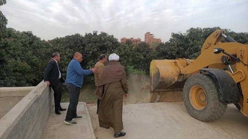 صور: النائب احمد دندش  ينجح فى فتح طريق الحمادات ابوادم بعد غلقه ١٨ عام