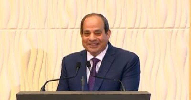 الرئيس السيسى عن شائعة رسوم الزواج: الناس قالت ”نجوز العيال قبل ما السيسى ياخد مننا 30 ألف جنيه”