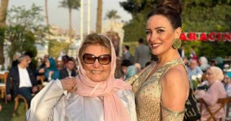ريهام عبد الغفور تشبه والدتها بفاطمة الأصلي .. فى عيد الأم