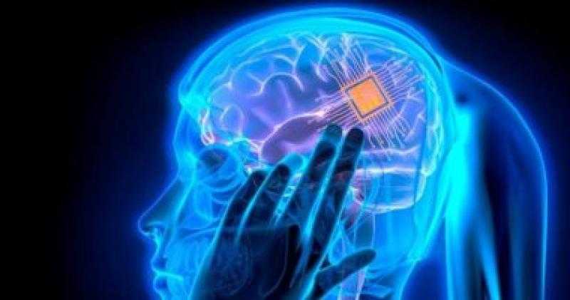 ”FDA” توافق على أول تجربة بشرية لزرع شريحة داخل المخ وتوصيلها بالكمبيوتر