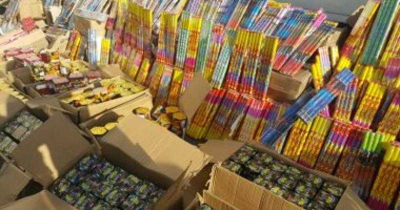 اعرف عقوبة حيازة وتصنيع الألعاب النارية بعد ضبط مليون قطعة بحوزة شخص