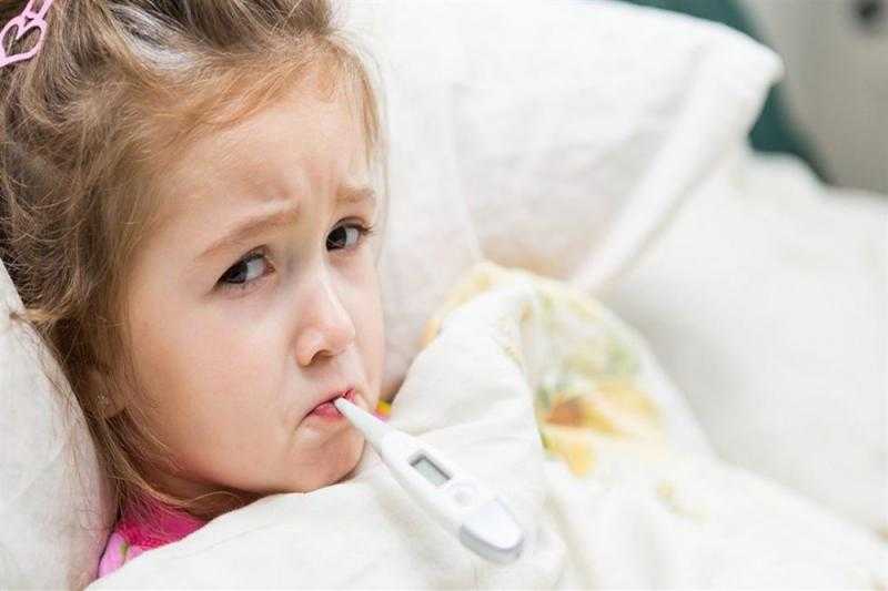 نصائح لحماية طفلك من نزلات البرد مع تقلبات الطقس