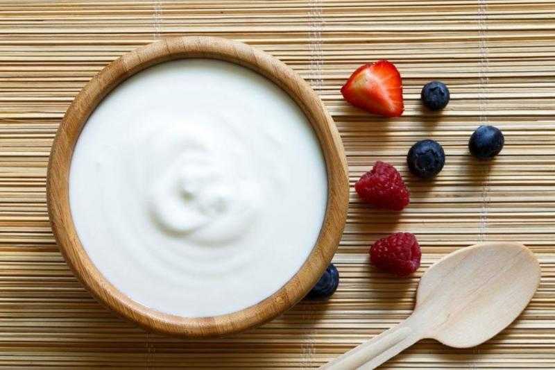 ماذا يحدث في جسمك عند تناول الزبادي يوميا؟ استشاري تغذية يوضح