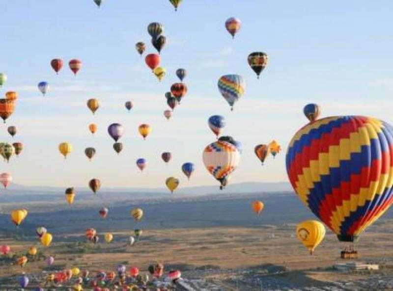 سماء الأقصر تشهد إقلاع 30 رحلة بالون طائر على متنها 750 سائحا