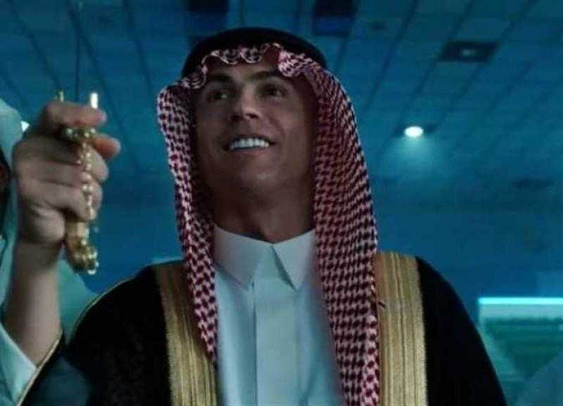 كريستيانو رونالدو يخطف الأنظار بالزي السعودي