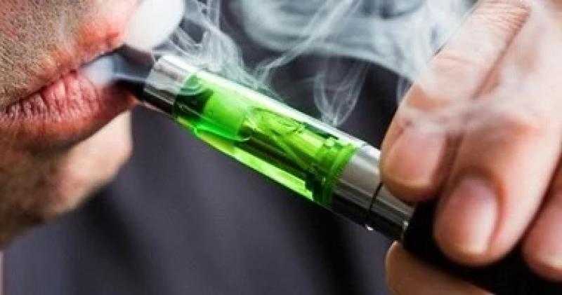 وزارة الصحة: السجائر الإلكترونية تسبب الإدمان وتحوى نسبا كبيرة من السموم