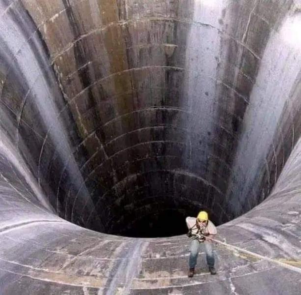 حفره بطول 12 كيلو متر 