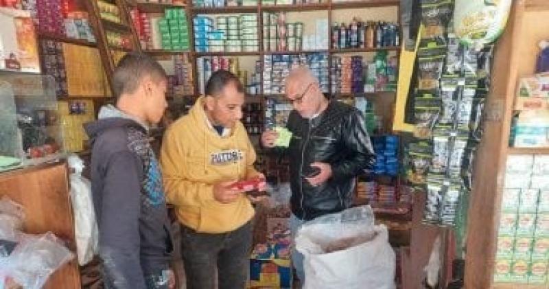 ضبط وإعدام 320 كيلو مواد غذائية وتحرير 17 محضرا للمخالفين بالضبعة فى مطروح