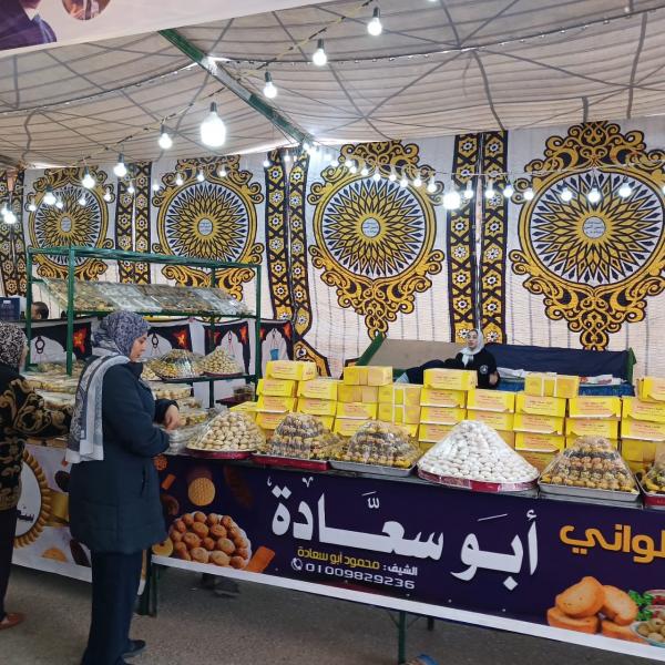 محافظ الإسماعيلية يفتتح معرض مبادرة عيدك عيدنا بالشيخ زايد