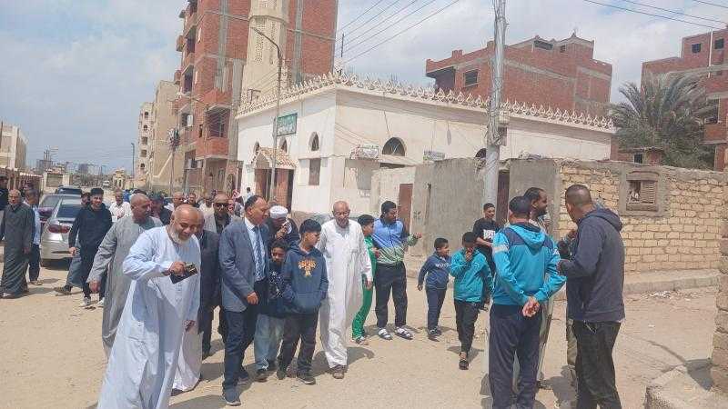 دندش يلتقى اهالى الحلوس ويؤدى صلاة الجمعة ويجتمع مع رواد مركزالشباب
