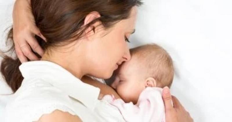 الرضاعة الطبيعية لـ 6 أشهر تحمى الأم من سرطان الثدى.. طرق أخرى للوقاية