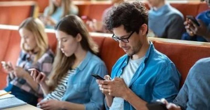 دراسة: هاتفك المحمول يحميك من الخرف بنسبة 58%