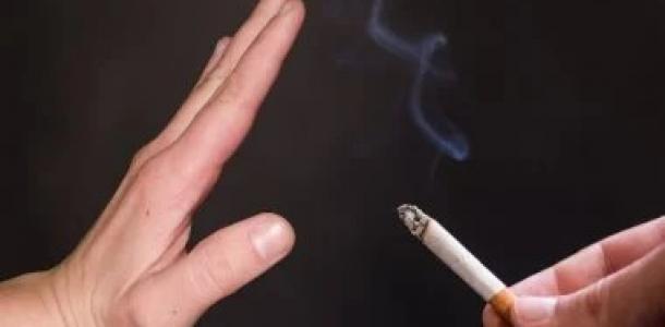 احذر.. هذه العادة الشائعة لا تقل خطورة عن التدخين