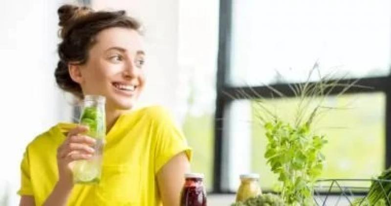 ماذا يحدث لجسمك عندما تشرب العصير الأخضر كل صباح؟