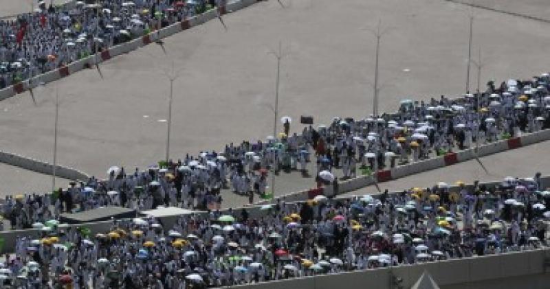 رئيس البعثة الطبية بالحج لضيوف الرحمن قبل وقفة عرفات: لا تستهينوا بحرارة المشاعر.. أكثروا من شرب السوائل وابتعدوا عن أشعة الشمس