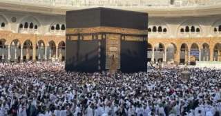 ضيوف الرحمن يؤدون طواف الإفاضة في المسجد الحرام