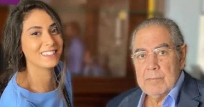 آخر تطورات الحالة الصحية لـ صبري عبد المنعم.. ابنته تطمئن جمهوره