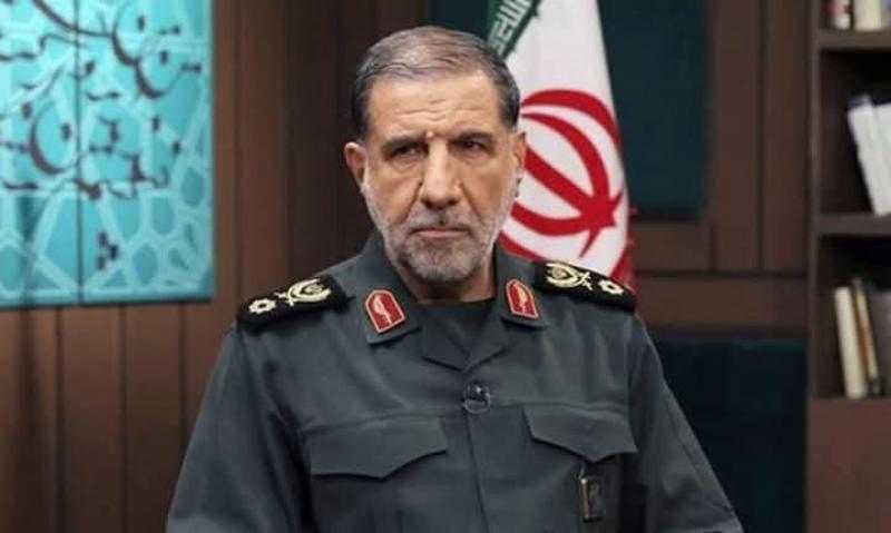 إيران تدرس غلق مضيق هرمز