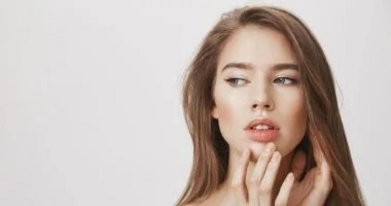 وصفة سهلة لشفاه ممتلئة ورطبة في الصيف.. مش هتحتاجي فيلر