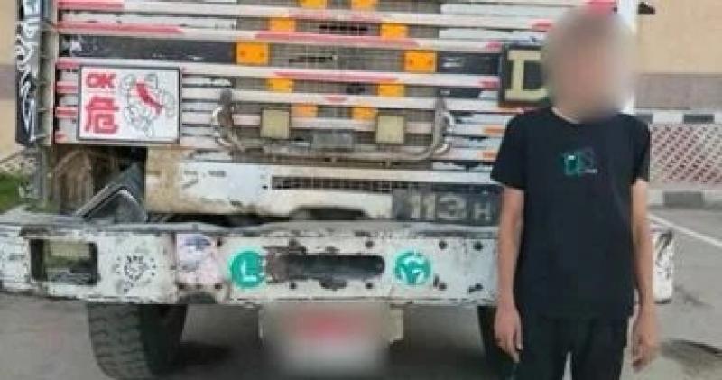 ضبط سائق نقل ترك الرمال تتناثر من سيارته على الطريق الدائري بالقاهرة