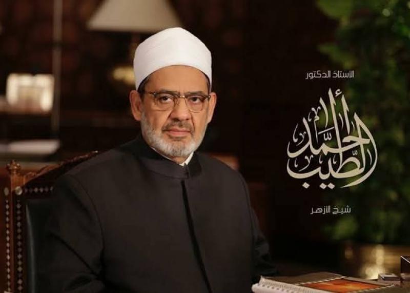 موقف الدكتور أحمد الطيب يرفع الأزهر في العلا