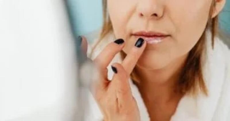 أسرار وحيل بسيطة لترطيب الشفاه فى الصيف.. من زيت جوز الهند للزيتون