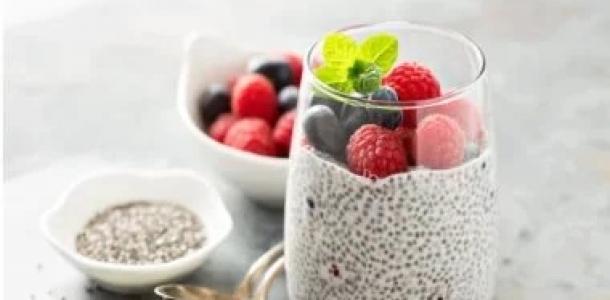 أسباب تدفعك لتناول مشروب ماء جوز الهند وبذور الشيا كل صباح