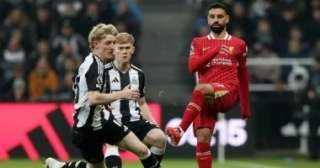 نيوكاسل يونايتد يواجه ليفربول في مواجهة نارية بالدوري الإنجليزي