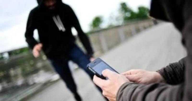 اعترافات لصى الهواتف في المعادى: نفذنا 7 جرائم سرقة بأسلوب المغافلة