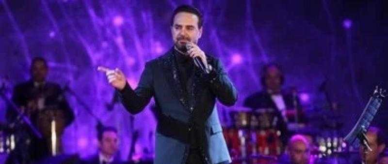 أضواء الهواتف تتلألأ.. جمهور دار الأوبرا يتفاعل مع وائل جسار على أغنية ”خلينا ذكرى”