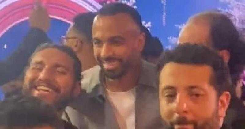 تامر عاشور يشارك أحمد جمال وفرح الموجى زفافهما وأفشة ومروان عطية بين الحضور