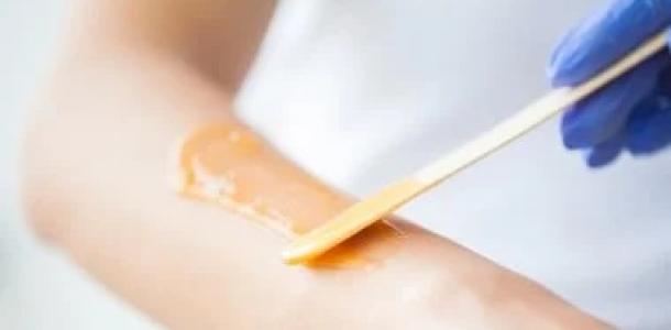 4 نصائح لتحضير البشرة قبل إزالة الشعر.. للحصول على نعومة عالية