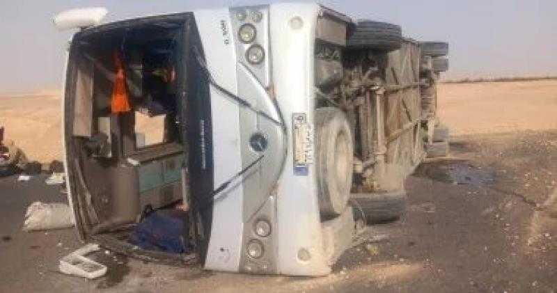 انقلاب أتوبيس ركاب بطريق قنا - سوهاج والدفع بسيارات الإسعاف