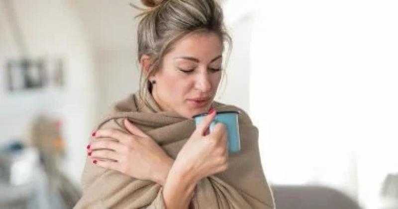 لماذا يشعر بعض الناس بالبرد أكثر من غيرهم.. ما دور نقص الفيتامينات