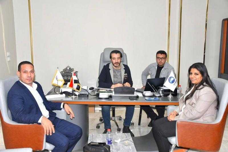 النائب سيد عبدالجليل يتابع سير العملية الانتخابية بغرفة مستقبل وطن بالإسماعيلية