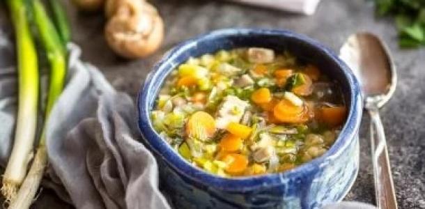 ماذا يحدث لجسمك عند تناول شوربة الدجاج يوميًا فى الشتاء؟