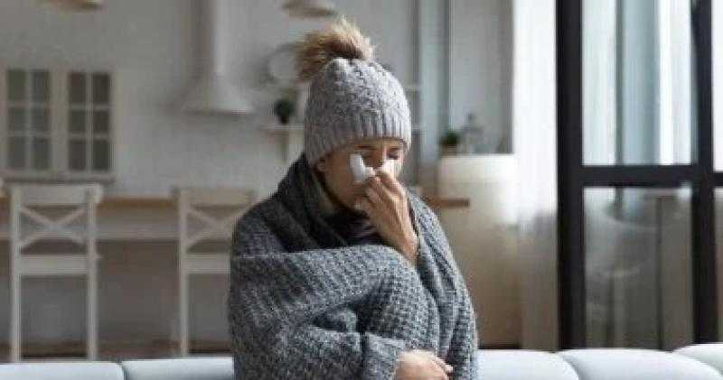 هل هى إنفلونزا شديدة أم نزلة برد؟.. تعرف على أهم الأعراض