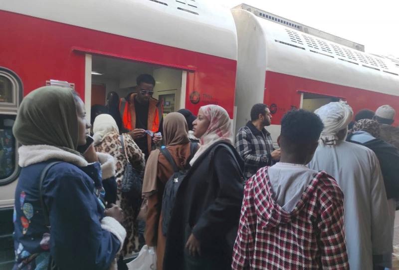 قطارات مصر تنقل السودانيين الى السودان 
