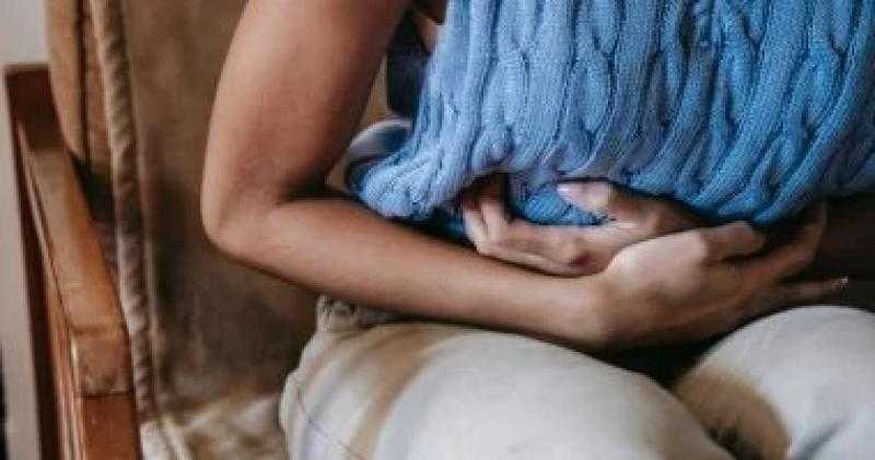 مش لازم القولون.. أسباب غير متوقعة لألم الجانب الأيمن من البطن