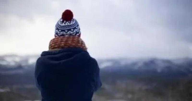 خبراء يحذرون من أضرار ارتداء الأطفال ملابس ثقيلة فى الشتاء