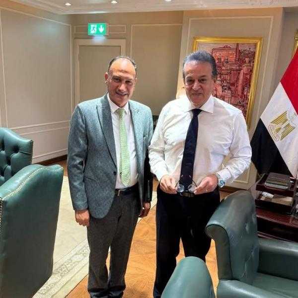 الدكتور أحمد دندش يلتقى وزير الصحة