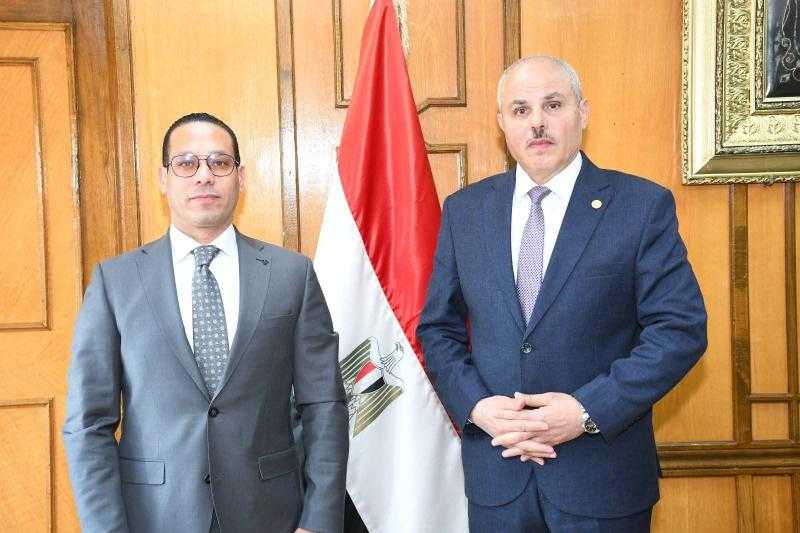 النائب سيد عبدالجليل يلتقى مسئولى الكهرباء والأوقاف ورئيس جامعة القناة