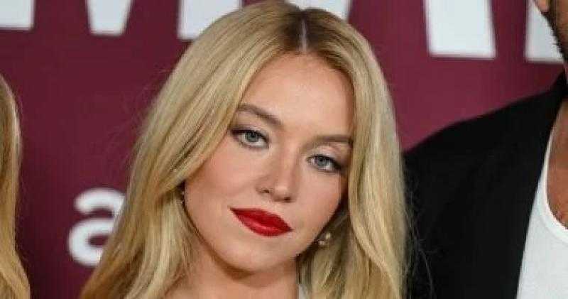 سيدنى سوينى ترد على منتقديها بسبب بنطلون جينز.. اعرف التفاصيل