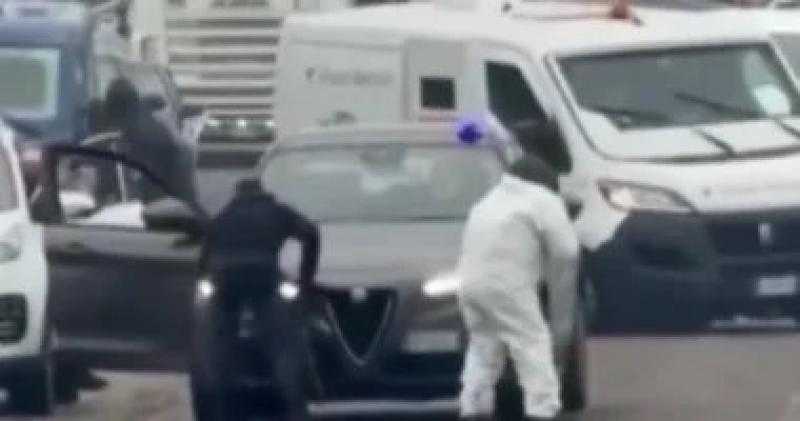 سطو مسلح على طريقة هوليوود.. عصابة إيطالية تفجر ناقلة أموال وتسرق محتوياتها