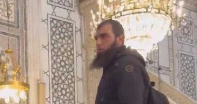 مواطن تركي يزعم أنه المهدي المنتظر في الجامع الأموي: تلقيت وحيا من الله