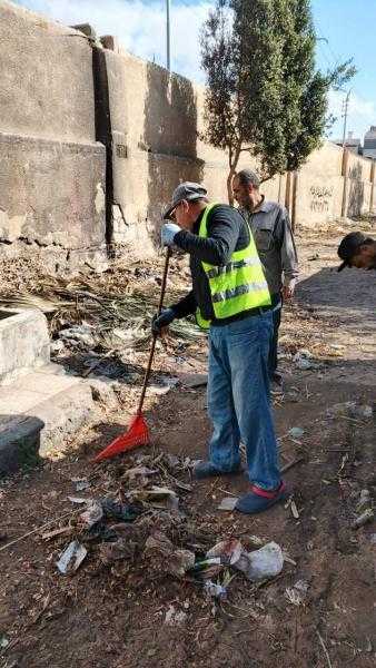 حى ثان الإسماعيلية يقوم بحملة نظافة مكبرة بمقابر الشهداء